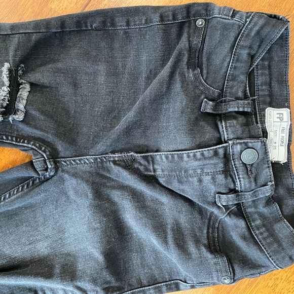 Free People Black Ripped Ankle Jeans Size 25 - Picture 9 of 10